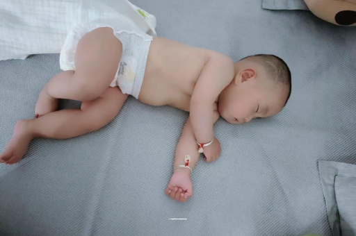 宣汉两个月宝宝肚子胀气